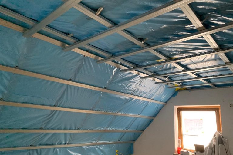 Dachausbau , Dampfbremse mit CD Deckenprofile